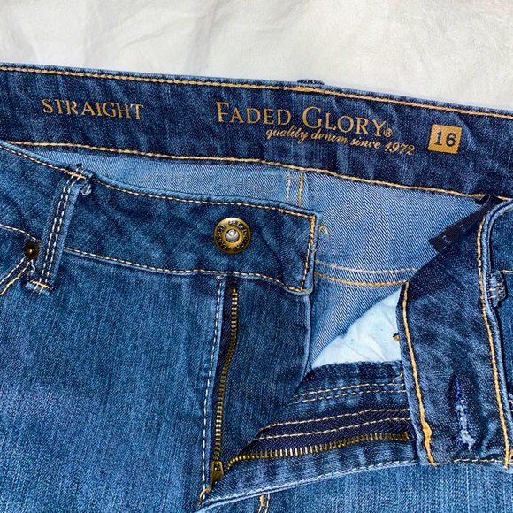 Straight Jeans - Picture 2 of 3